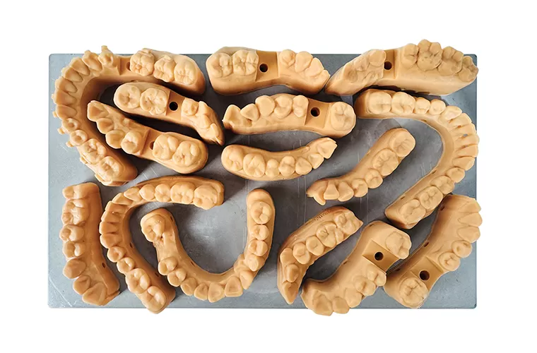 รุ่นนเทียม